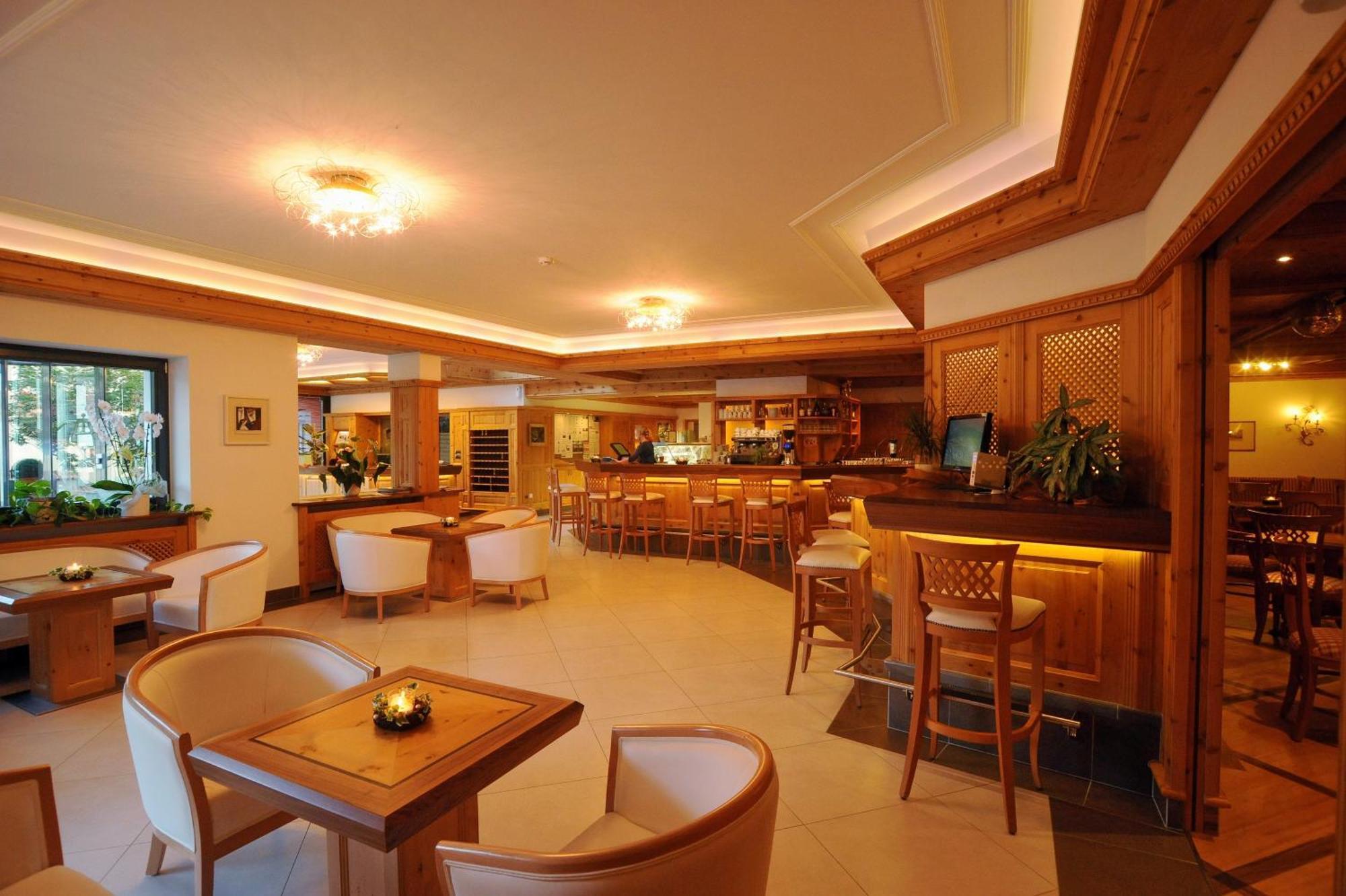 Aktiv & Wellnesshotel Zentral Прато-алло-Стельвио Экстерьер фото